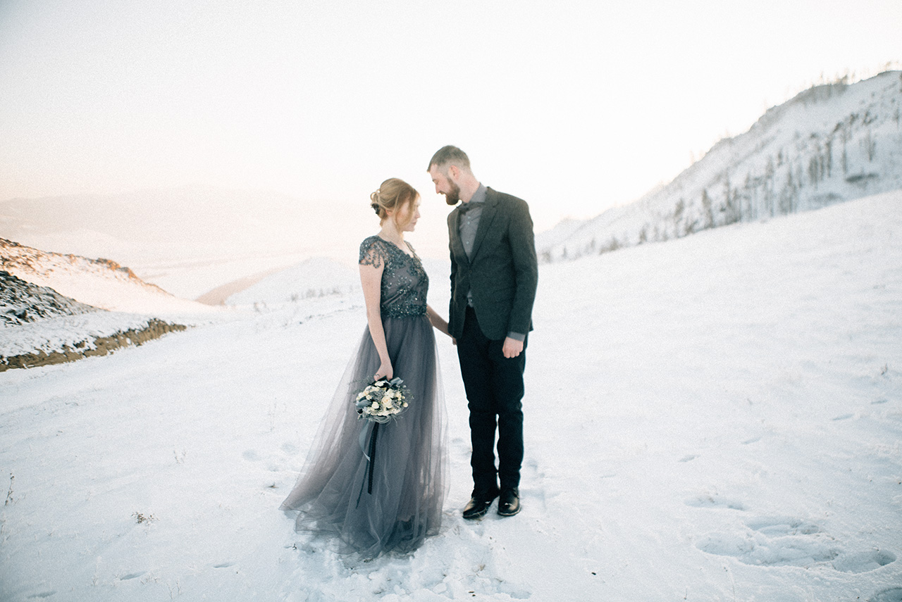 Зима в серых тонах: стилизованная фотосессия Андрея и Марии