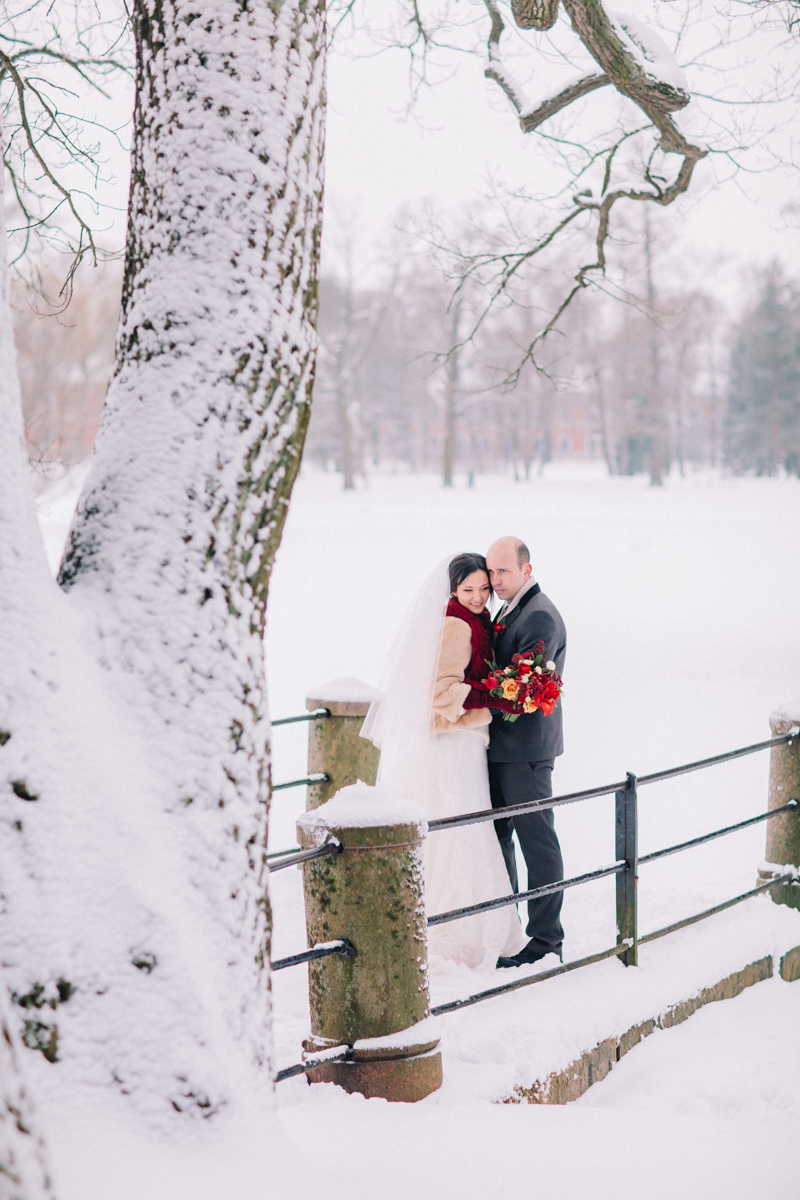 Нежная снежная зима: свадьба Игоря и Евгении