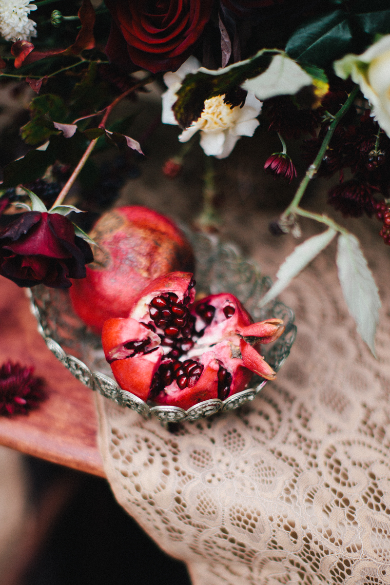 Вкус осени: стилизованная фотосессия в цвете марсала