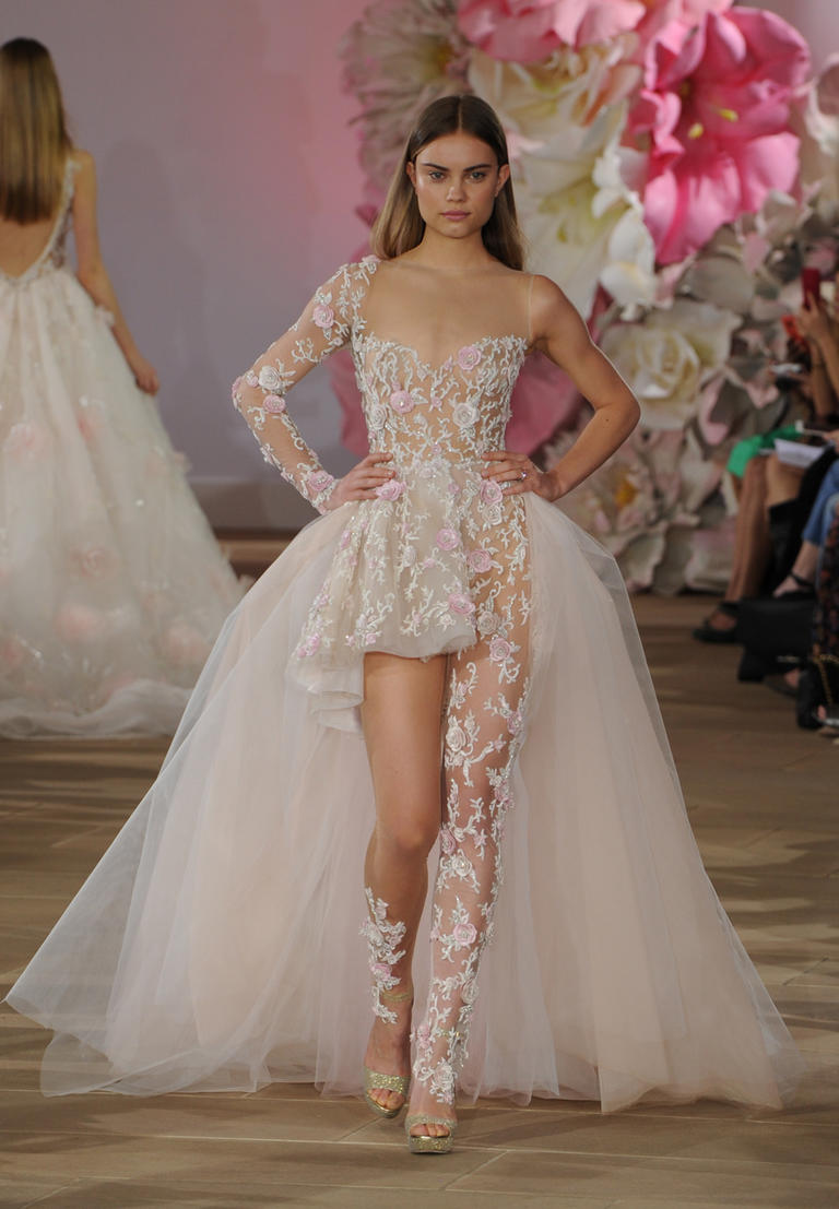 Bridal Fashion Week 2016: самые смелые и яркие платья