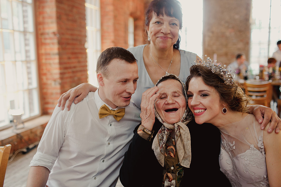 Бабушки и дедушки на свадьбе: 6 идей развлечений + наши рекомендации
