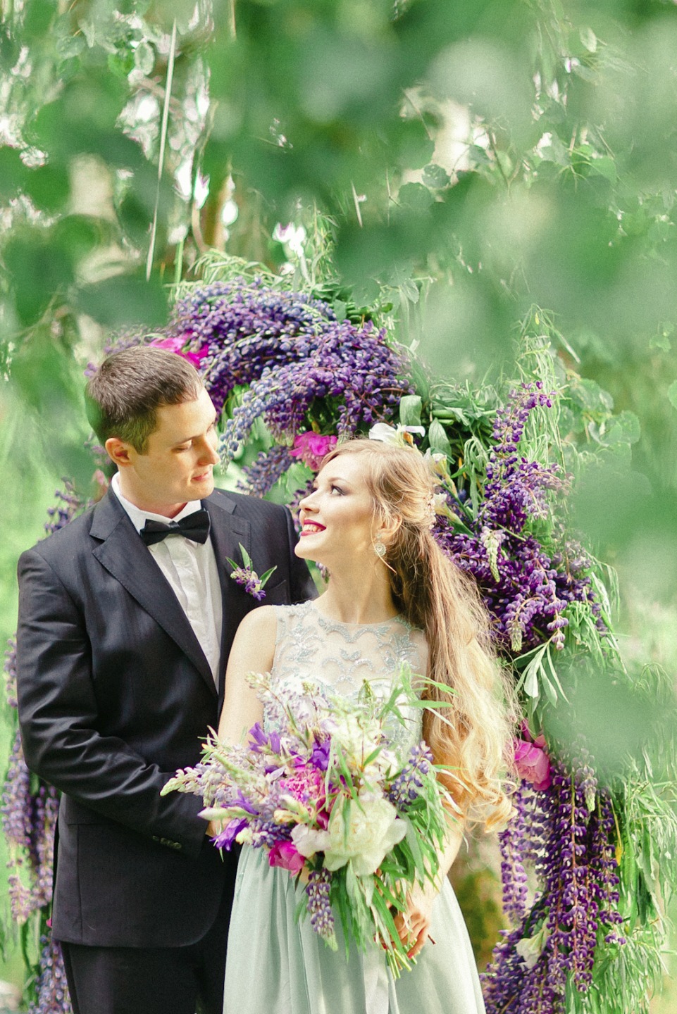 Бархатный цвет люпинов: стилизованная фотосессия Лианы и Андрея