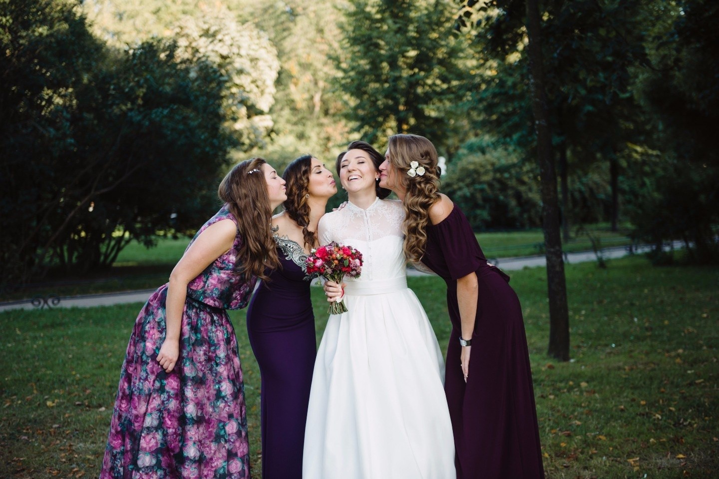5 фраз, которые невеста не должна говорить своим подружкам