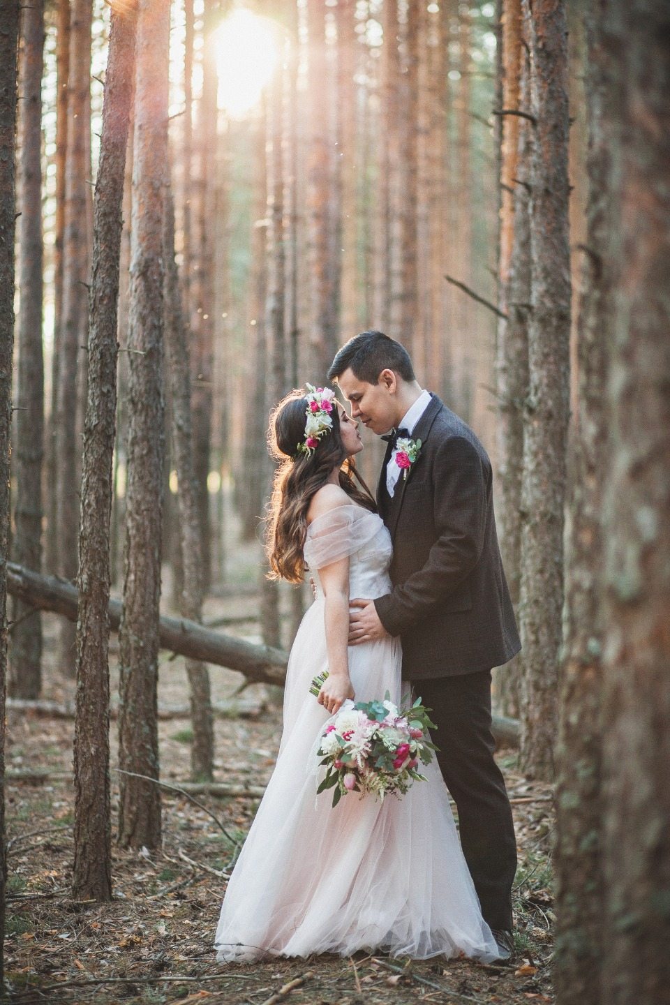 В весеннем лесу: свадьба Димы и Маши