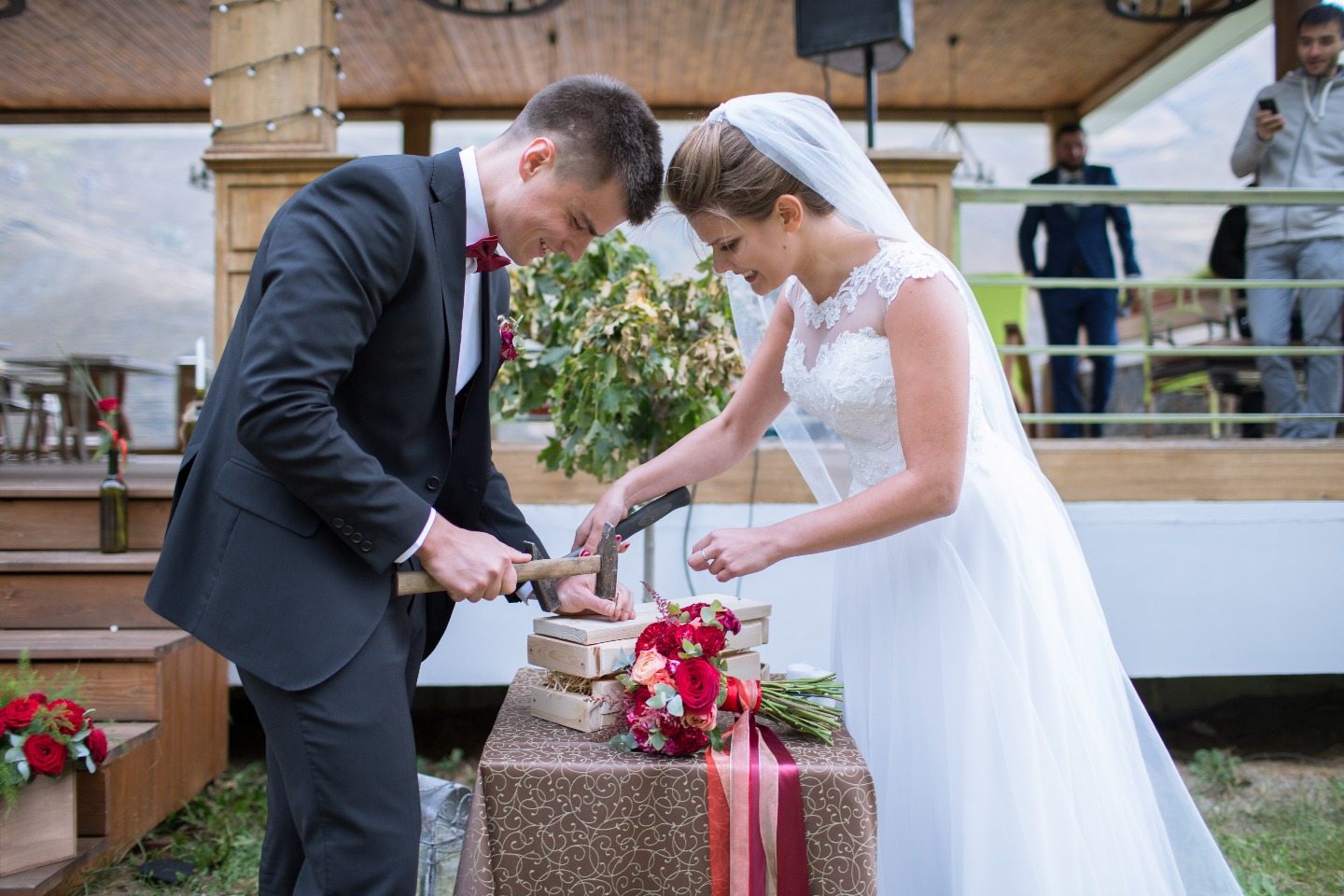 В винном цвете: свадьба Олега и Кристины